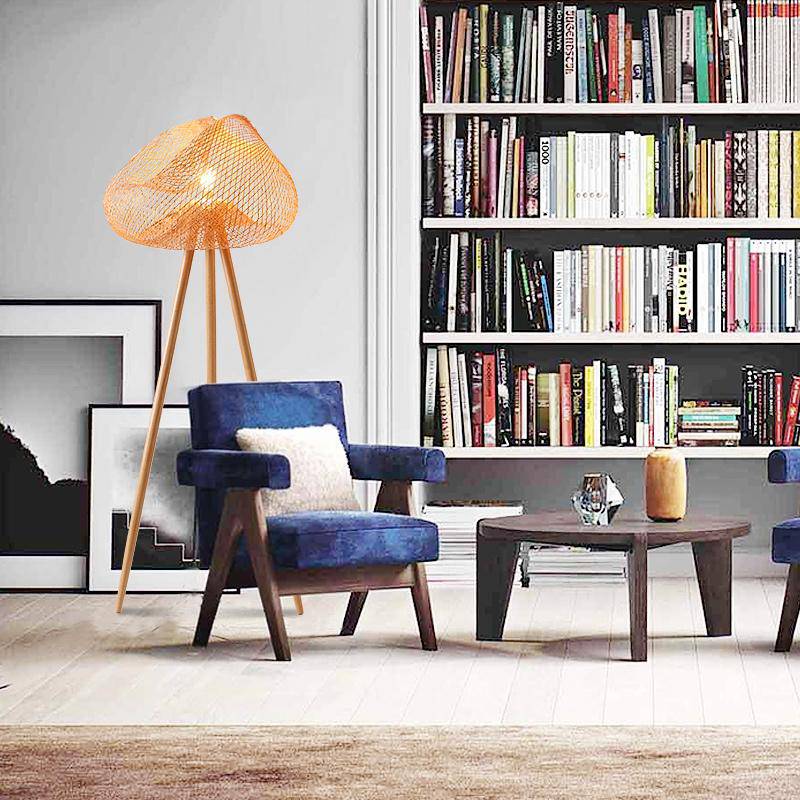 Lampadaire LED tripode en bambou scandinave