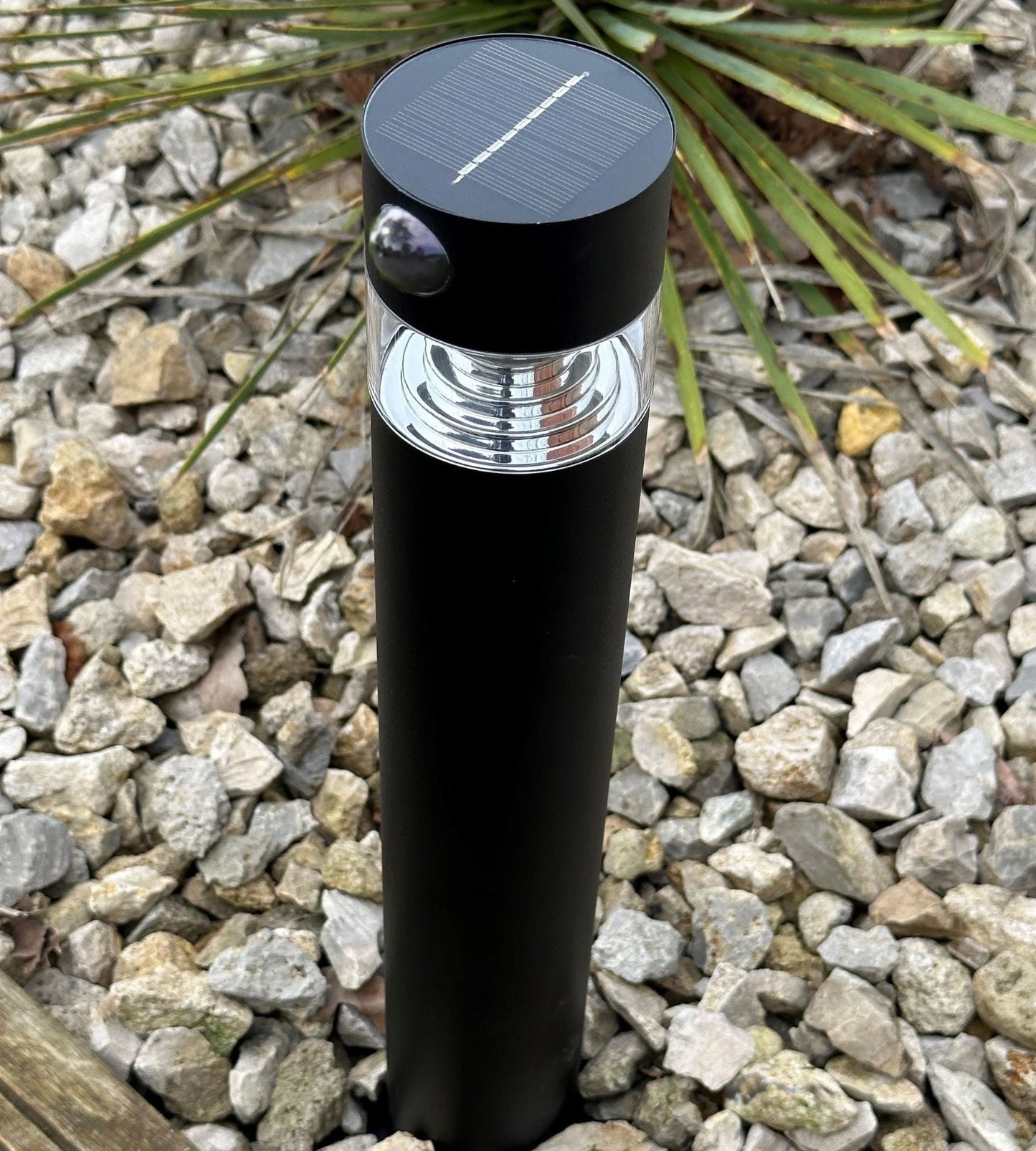 Borne led solaire ORION - À planter - Hauteur 50 cm - De 75 à 150 lumens