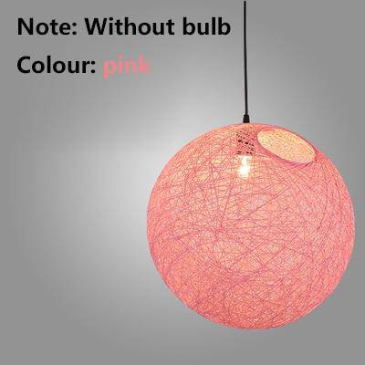 Suspension en boule de tissu de couleur Wicker