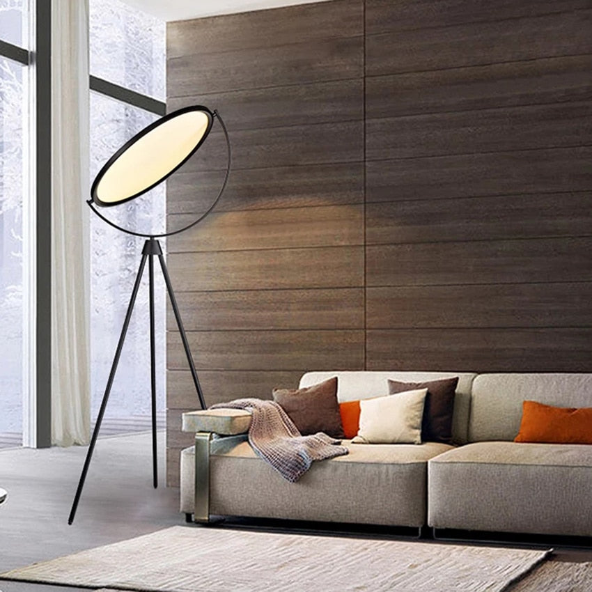 Lampadaire design LED triple pied et lampe ronde Loon