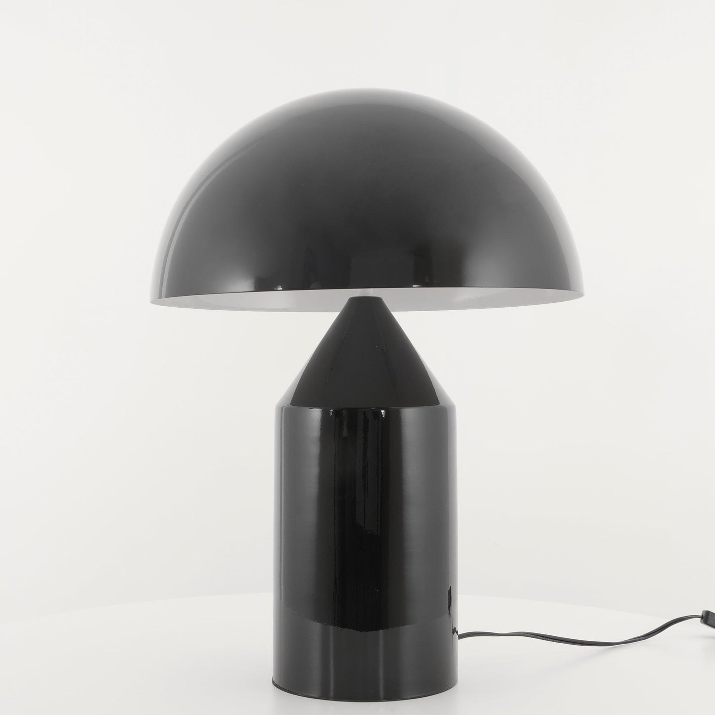 Lampe de Table Métal Lumino – Design Élégant & Éclairage Fonctionnel