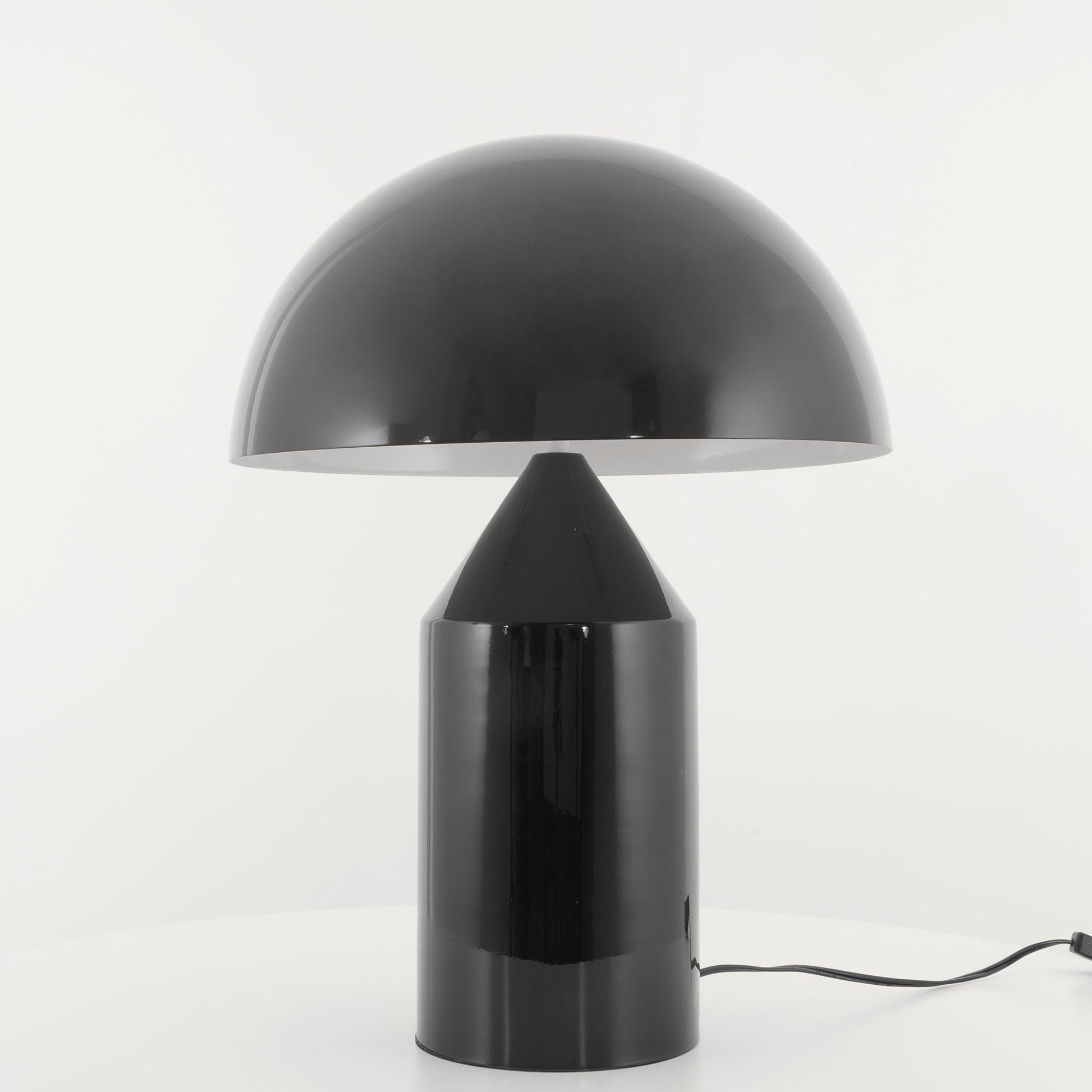 Lampe de Table Métal Lumino – Design Élégant & Éclairage Fonctionnel