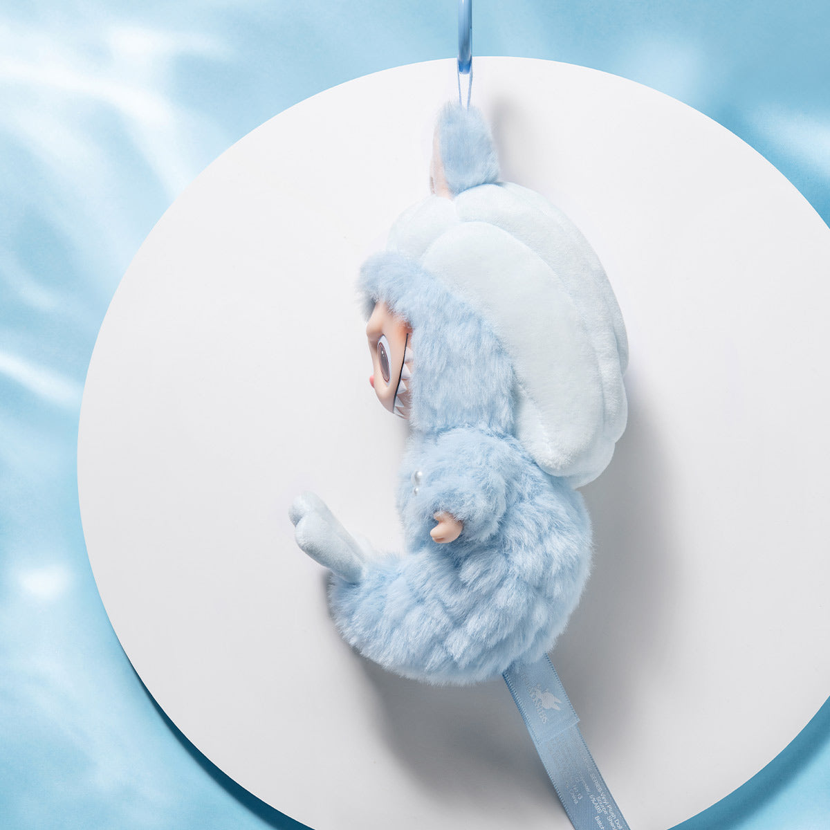Peluche Créature marine joueuse – Figurine pendentif vinyle style Labubu 17,5 cm