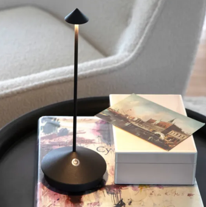 Lampe LED Sans Fil Lumora – Éclairage Moderne & Polyvalent