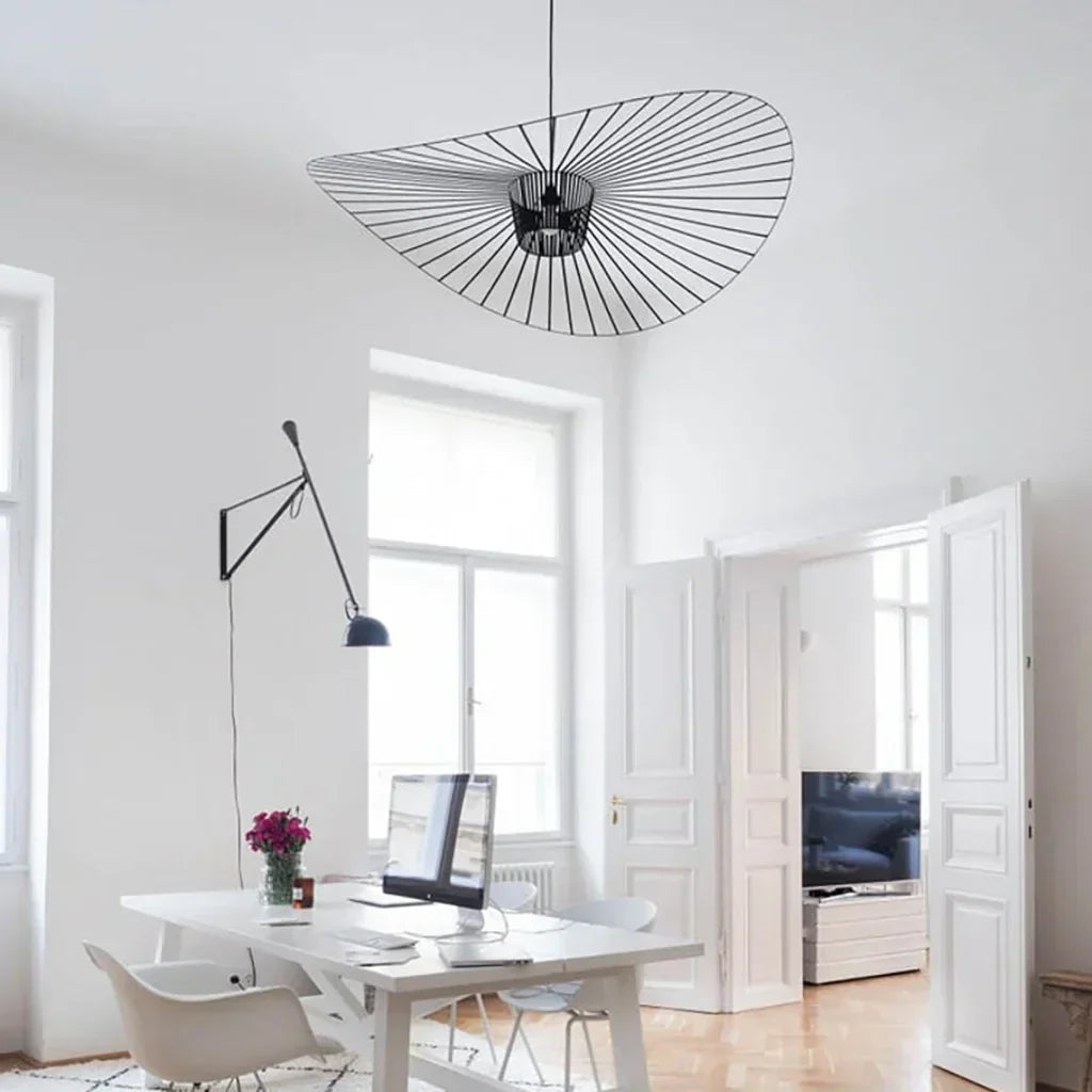 Suspension Élégante Veliova – Design Chapeau de Paille & Éclairage Raffiné