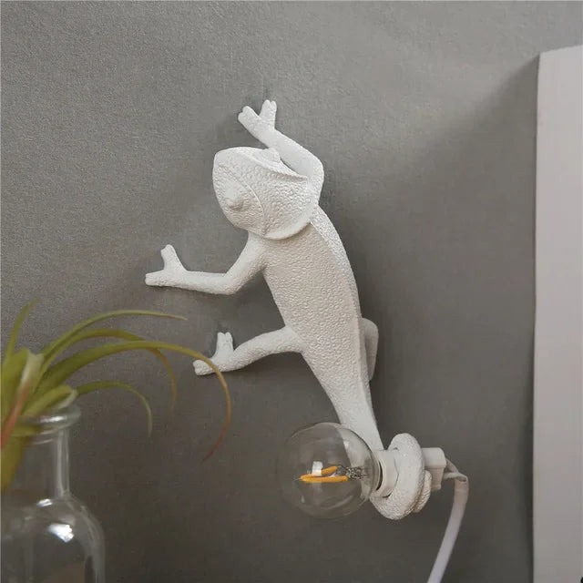 lampe de bureau lézard caméléon moderne et ludique en résine