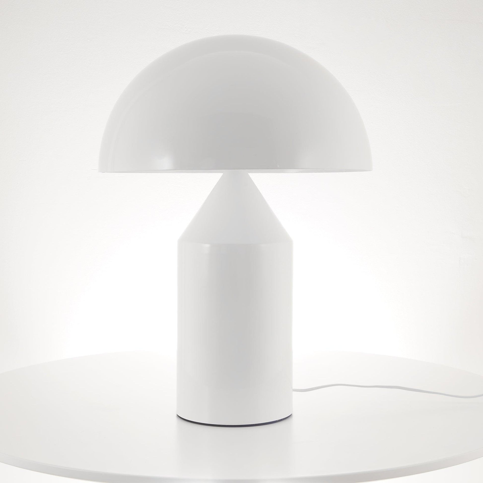 Lampe de Table Métal Lumino – Design Élégant & Éclairage Fonctionnel