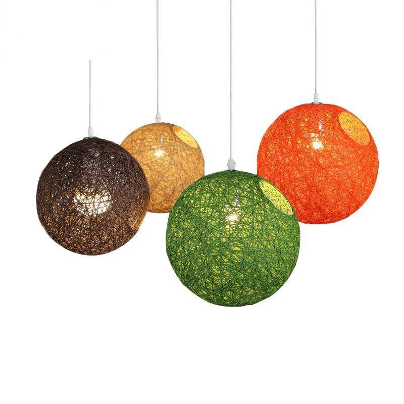 Suspension en boule de tissu de couleur Wicker