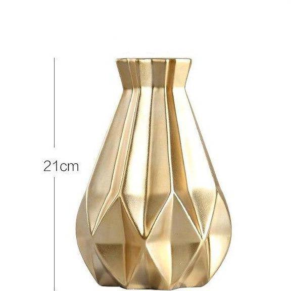 Vase design en métal doré aux formes géométriques Luxury