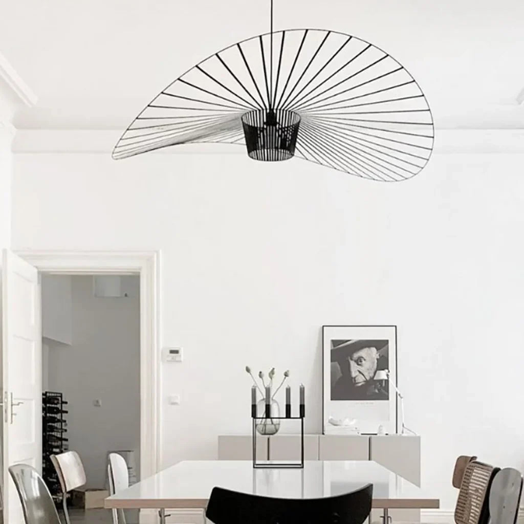 Suspension Élégante Veliova – Design Chapeau de Paille & Éclairage Raffiné