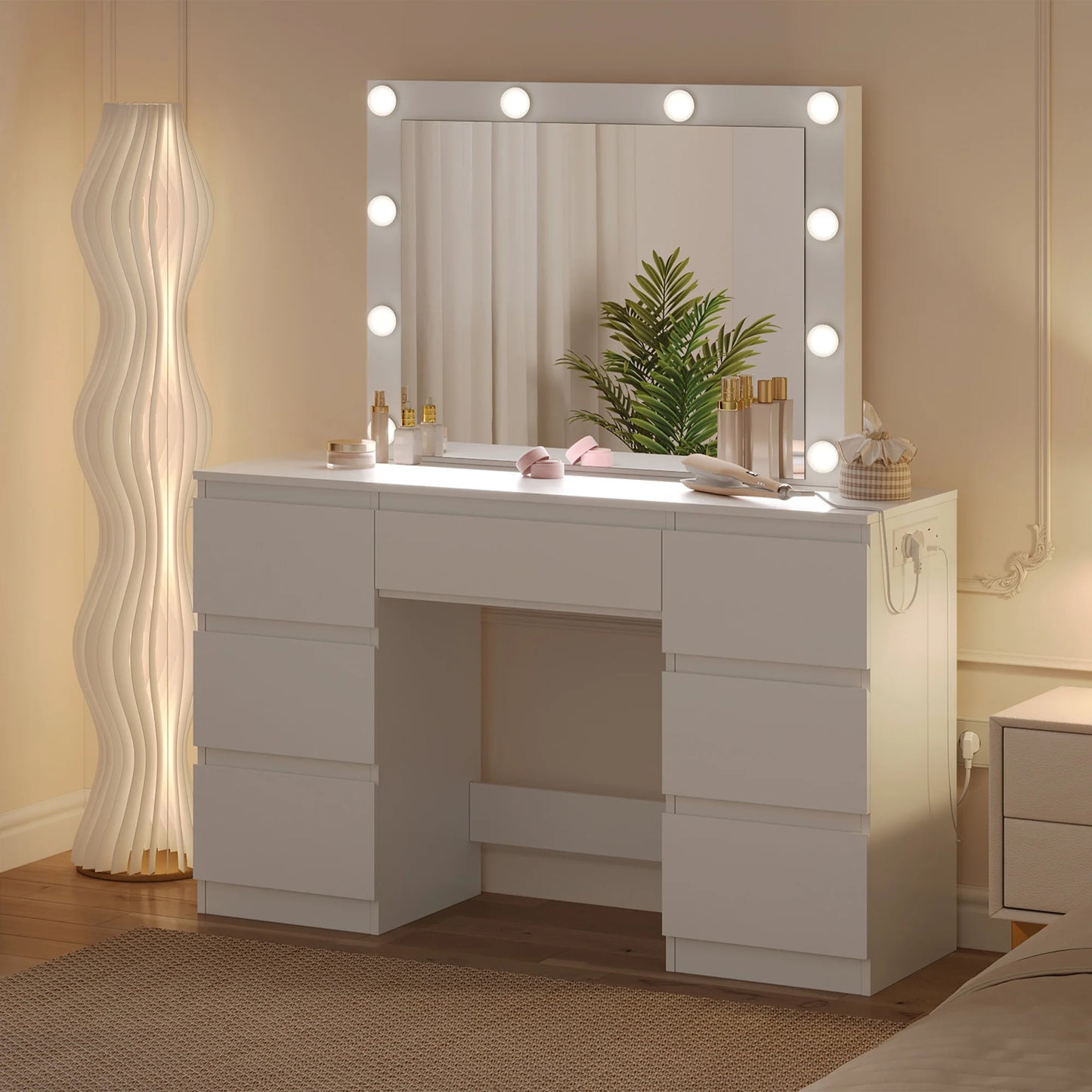 Coiffeuse avec miroir LED & prises – Bureau de maquillage moderne à 7 tiroirs