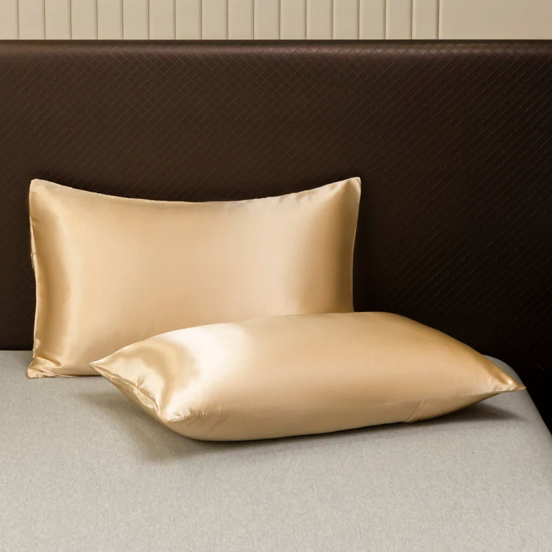 Parure de lit satinée unie – Luxe opulent pour une chambre royale