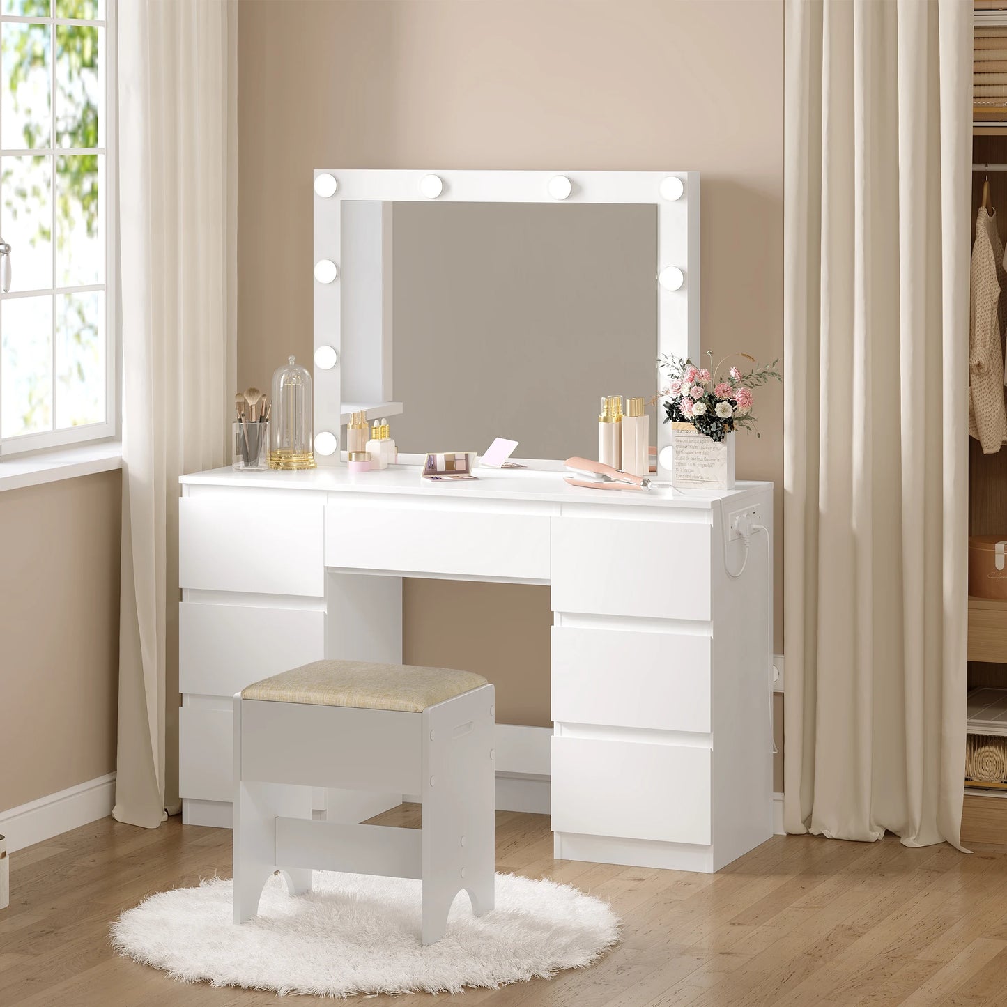 Coiffeuse avec miroir LED & prises – Bureau de maquillage moderne à 7 tiroirs