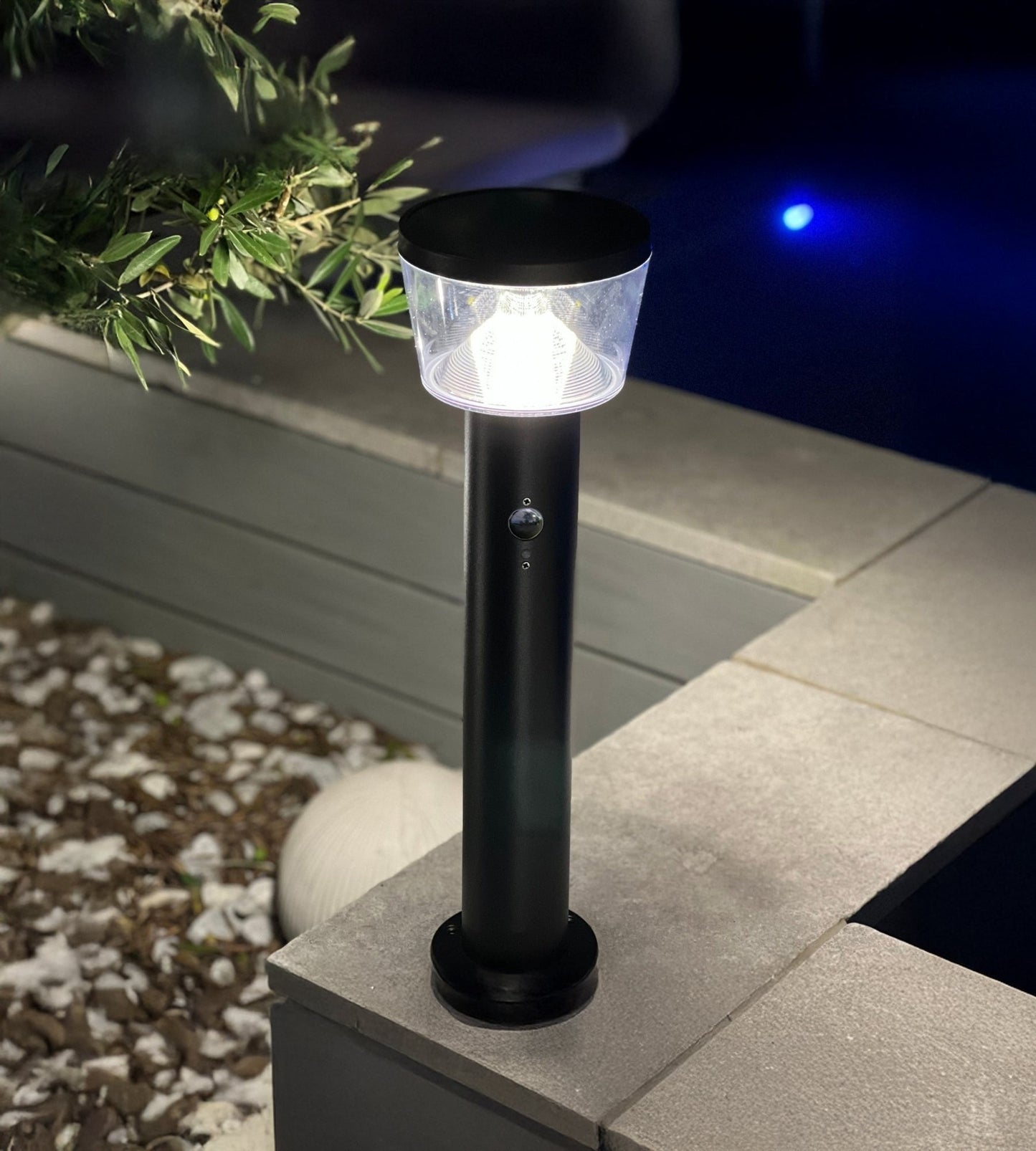 Borne Led solaire - Détecteur de mouvements - 3 modes d'éclairages 100 à 1000 lumens