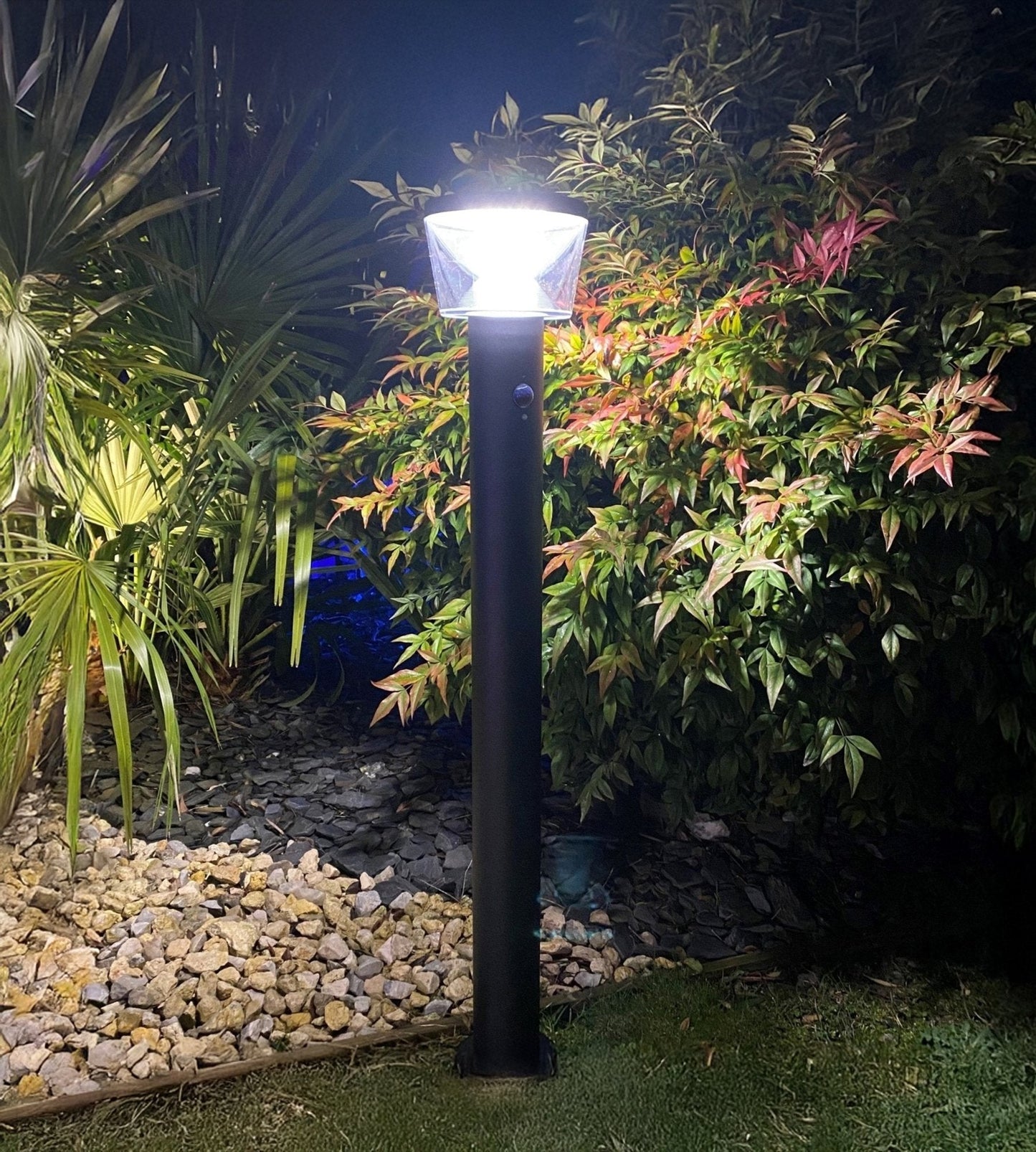 Borne Led solaire - Détecteur de mouvements - 3 modes d'éclairages 100 à 1000 lumens