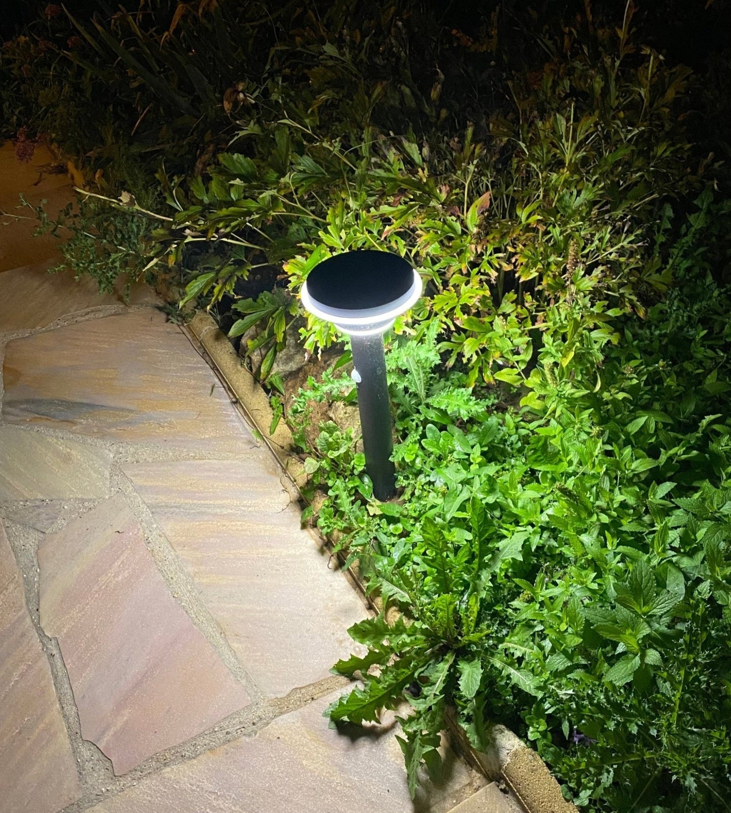 Borne Led solaire - Détecteur de mouvements - 3 modes d'éclairage 100 à 1000 lumens