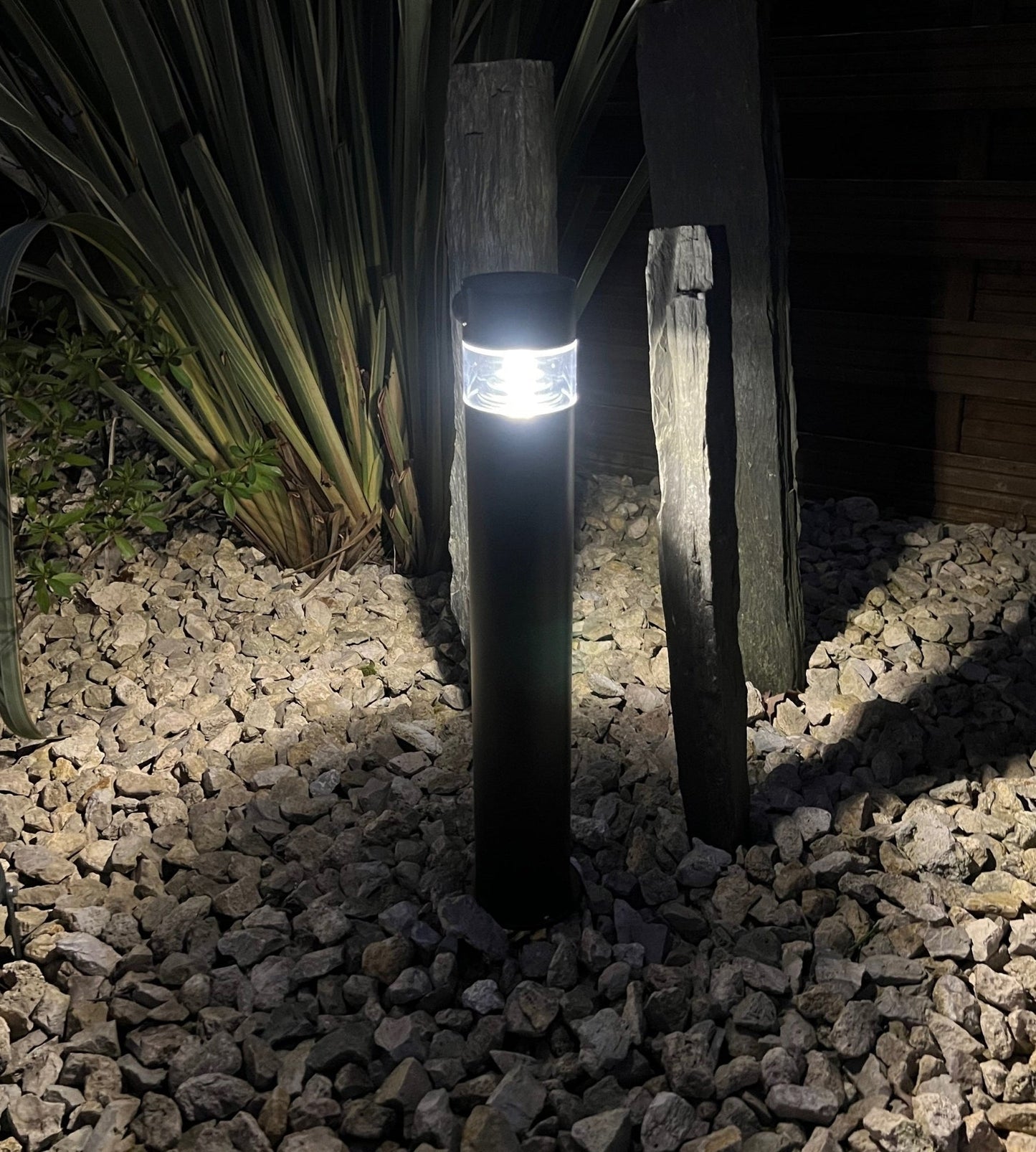 Borne led solaire ORION - À planter - Hauteur 50 cm - De 75 à 150 lumens