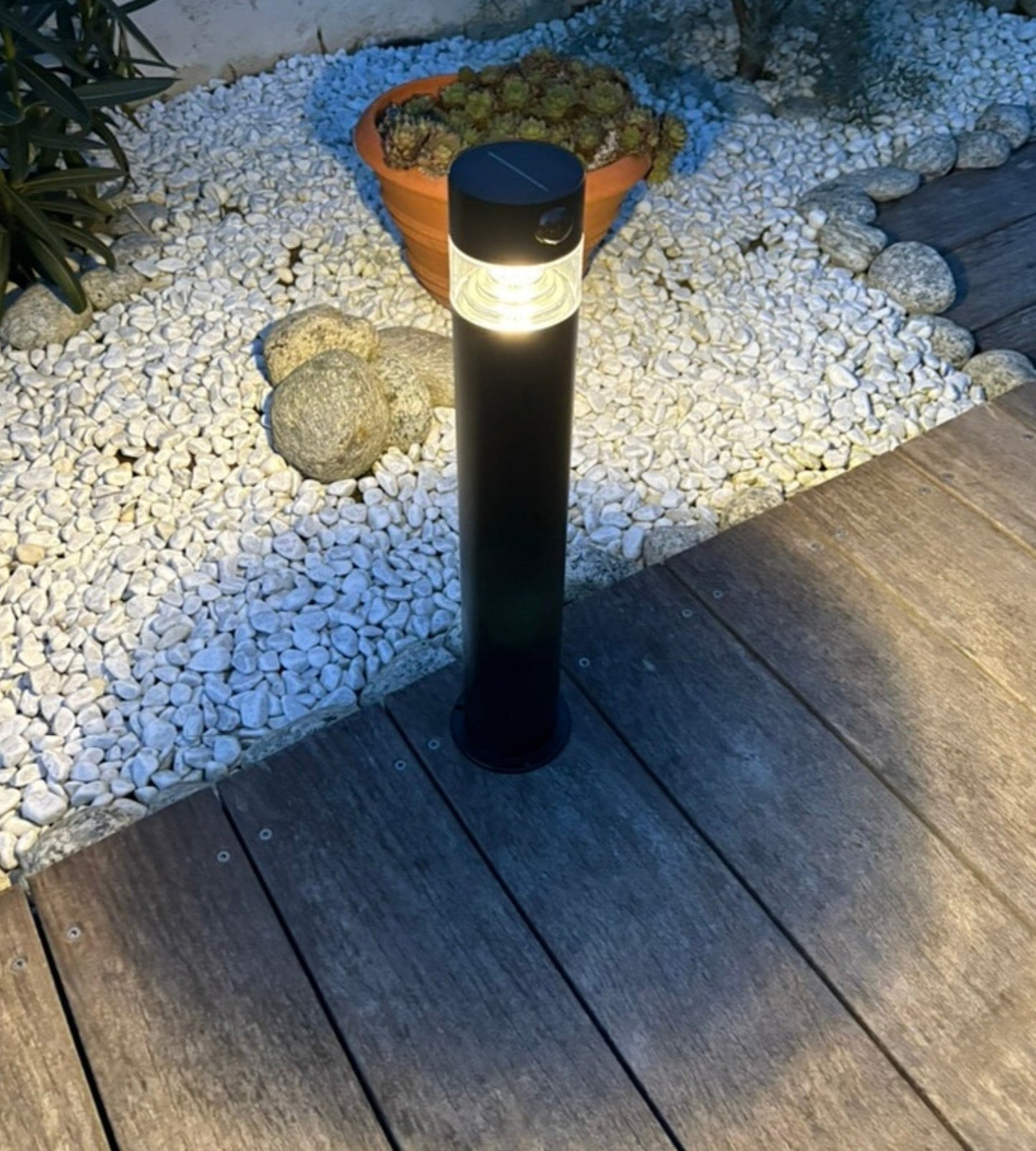 Borne led solaire ORION - À planter - Hauteur 50 cm - De 75 à 150 lumens