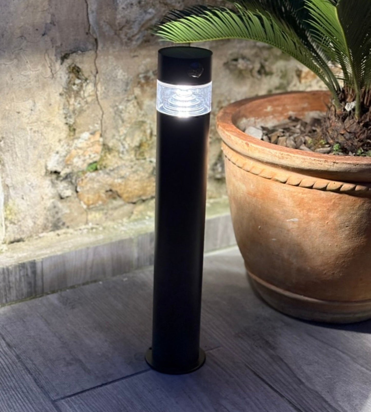 Borne led solaire ORION - À planter - Hauteur 50 cm - De 75 à 150 lumens