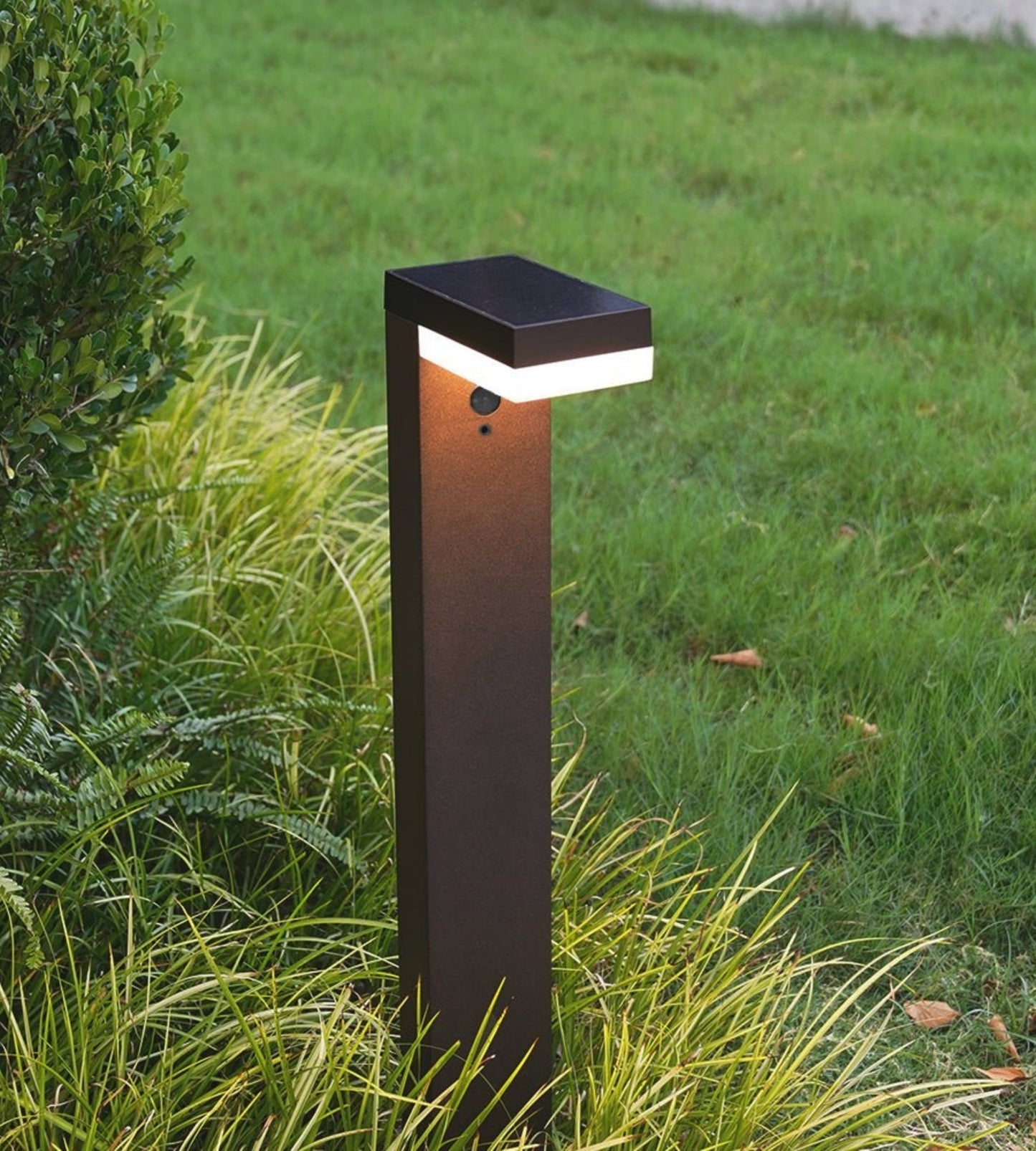 Borne Led Solaire VENUS - Détecteur de mouvements - 3 modes d'éclairage 100 à 1000 lumens