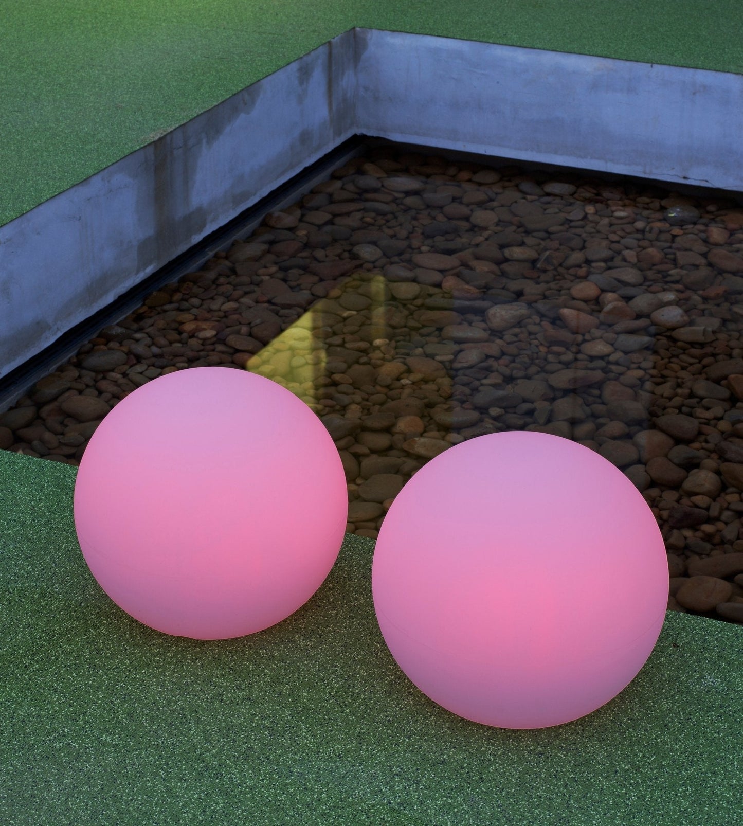 Boule lumineuse solaire et rechargeable - RGB+CCT télécommandable - Extérieur et Intérieur