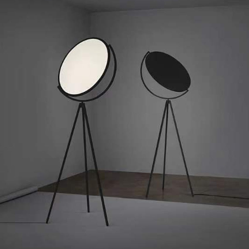 Lampadaire design LED triple pied et lampe ronde Loon