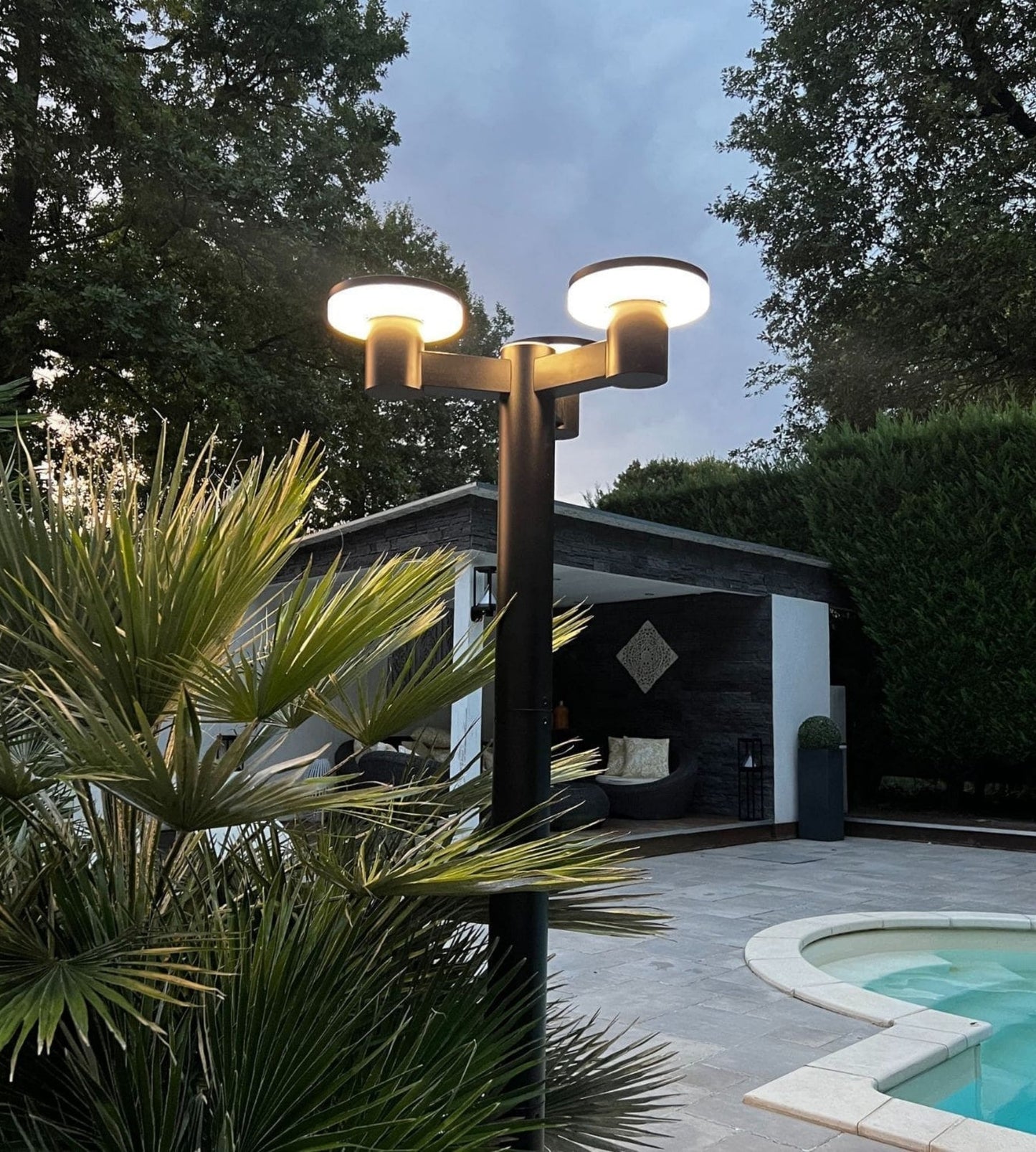 Grand Lampadaire solaire Led ALTO 3000 - Hauteur 2m - Télécommandable - 300 à 3000 lumens