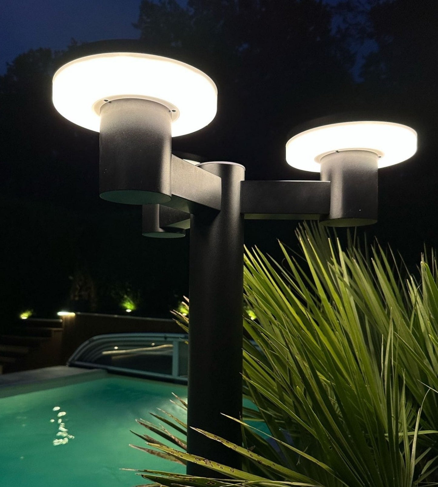 Grand Lampadaire solaire Led ALTO 3000 - Hauteur 2m - Télécommandable - 300 à 3000 lumens