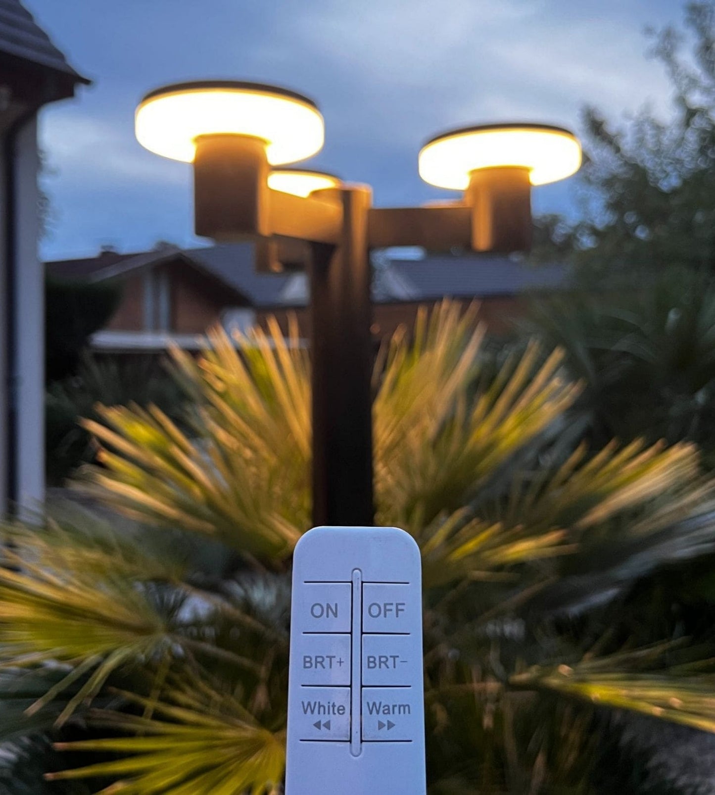 Grand Lampadaire solaire Led ALTO 3000 - Hauteur 2m - Télécommandable - 300 à 3000 lumens
